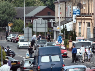 End of the seige @ Scotland Rd - mand bundled into car.